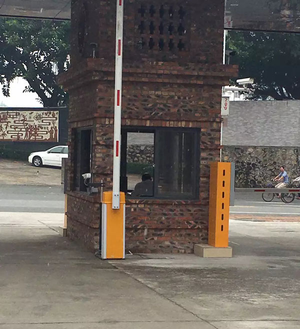 東莞東城恒國(guó)產(chǎn)業(yè)園停車場(chǎng)系統(tǒng)由新恒安交通設(shè)備安裝完工