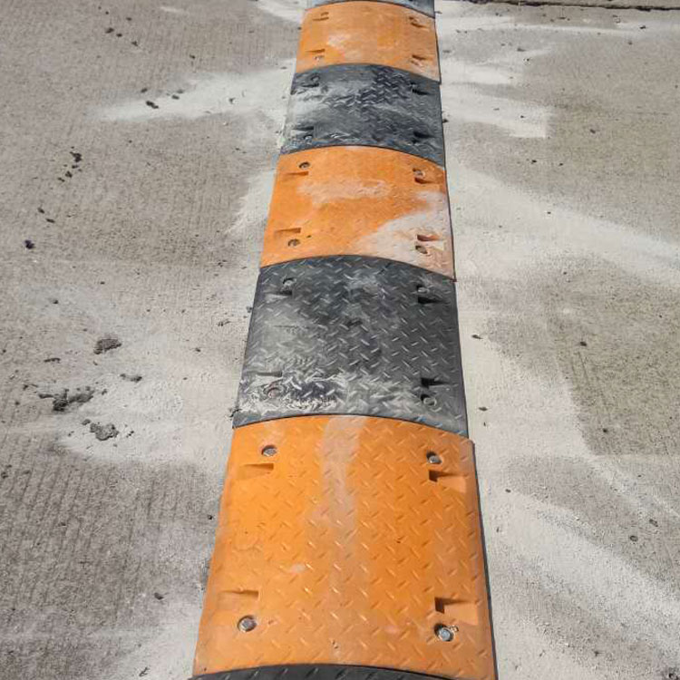 東莞橡膠減速帶廠家現(xiàn)貨批發(fā)