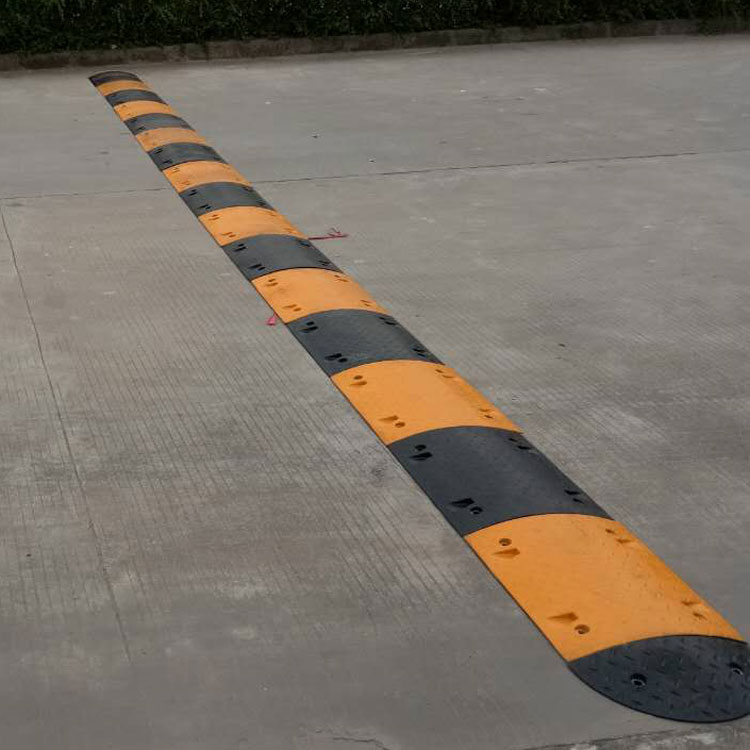 東莞大圓弧橡膠減速帶廠家批發(fā)