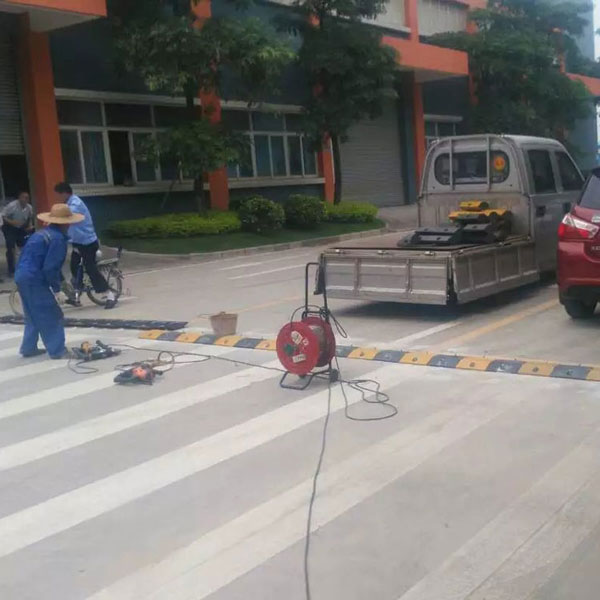 鑄鋼減速帶東莞新恒安交通設(shè)備安裝在中山