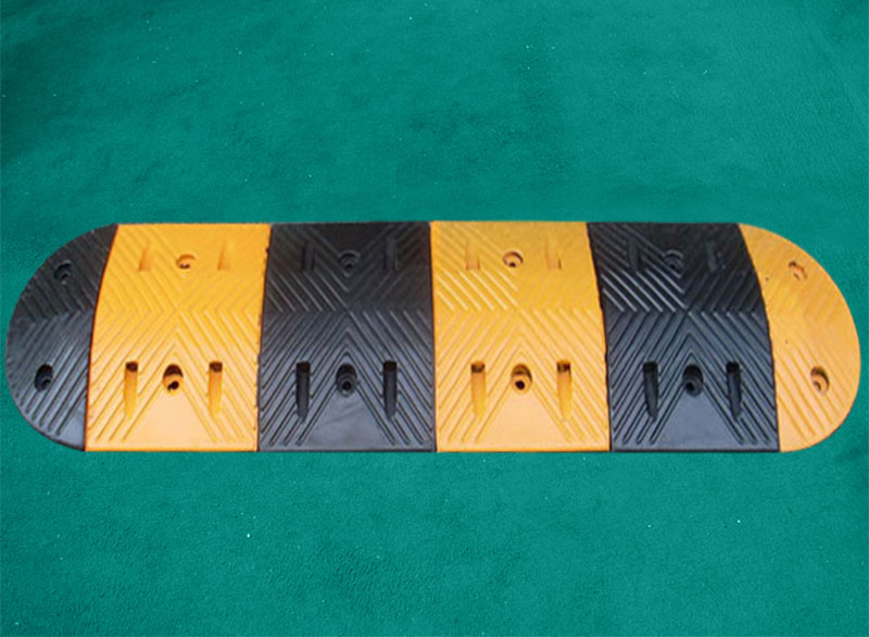 優(yōu)質(zhì)橡膠減速帶至少可用五六年以上