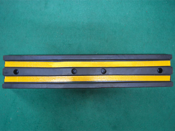 1米長(zhǎng)卸貨平臺(tái)專用橡膠防撞塊